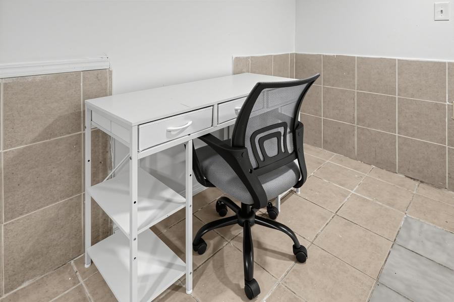 Room 10 Desk