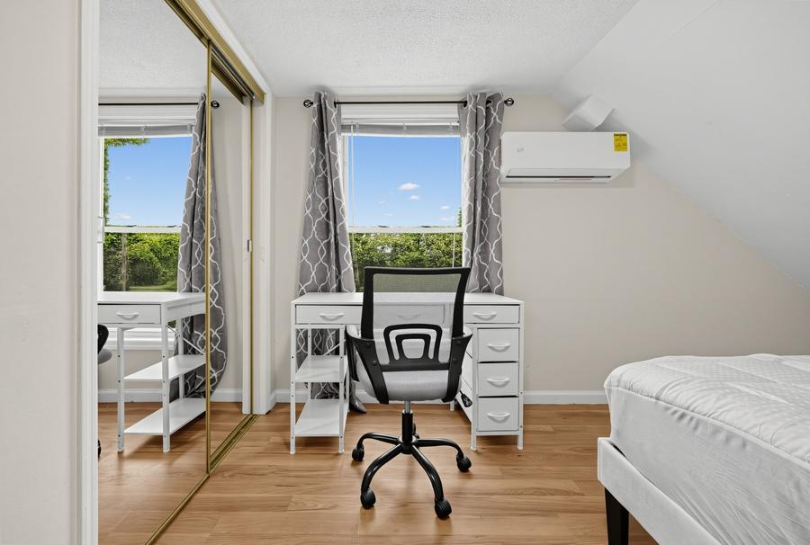 Room 7 Desk