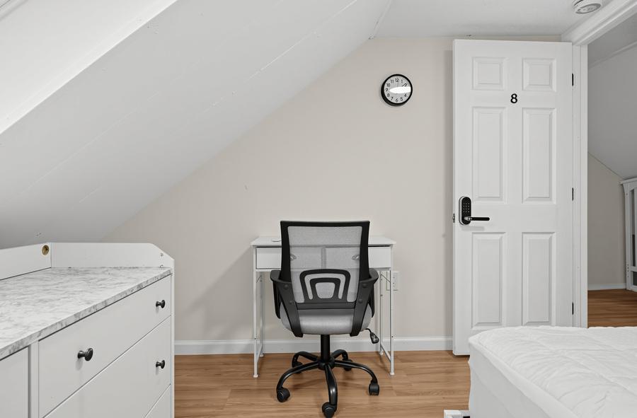 Room 8 Desk
